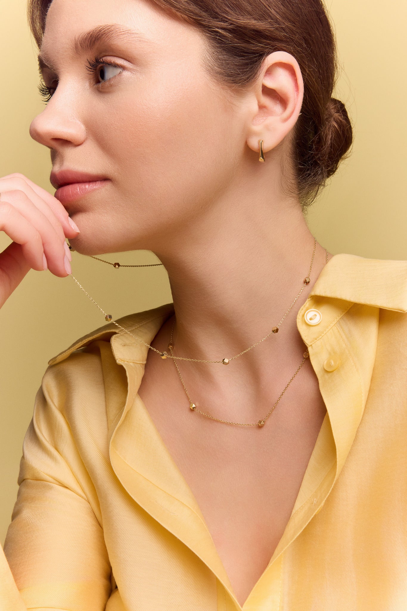 model wearing the gold stone accent necklace