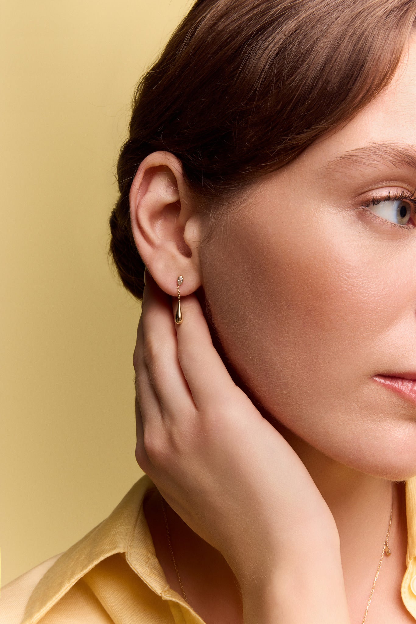 model wearing the gold chain teardrop earrings