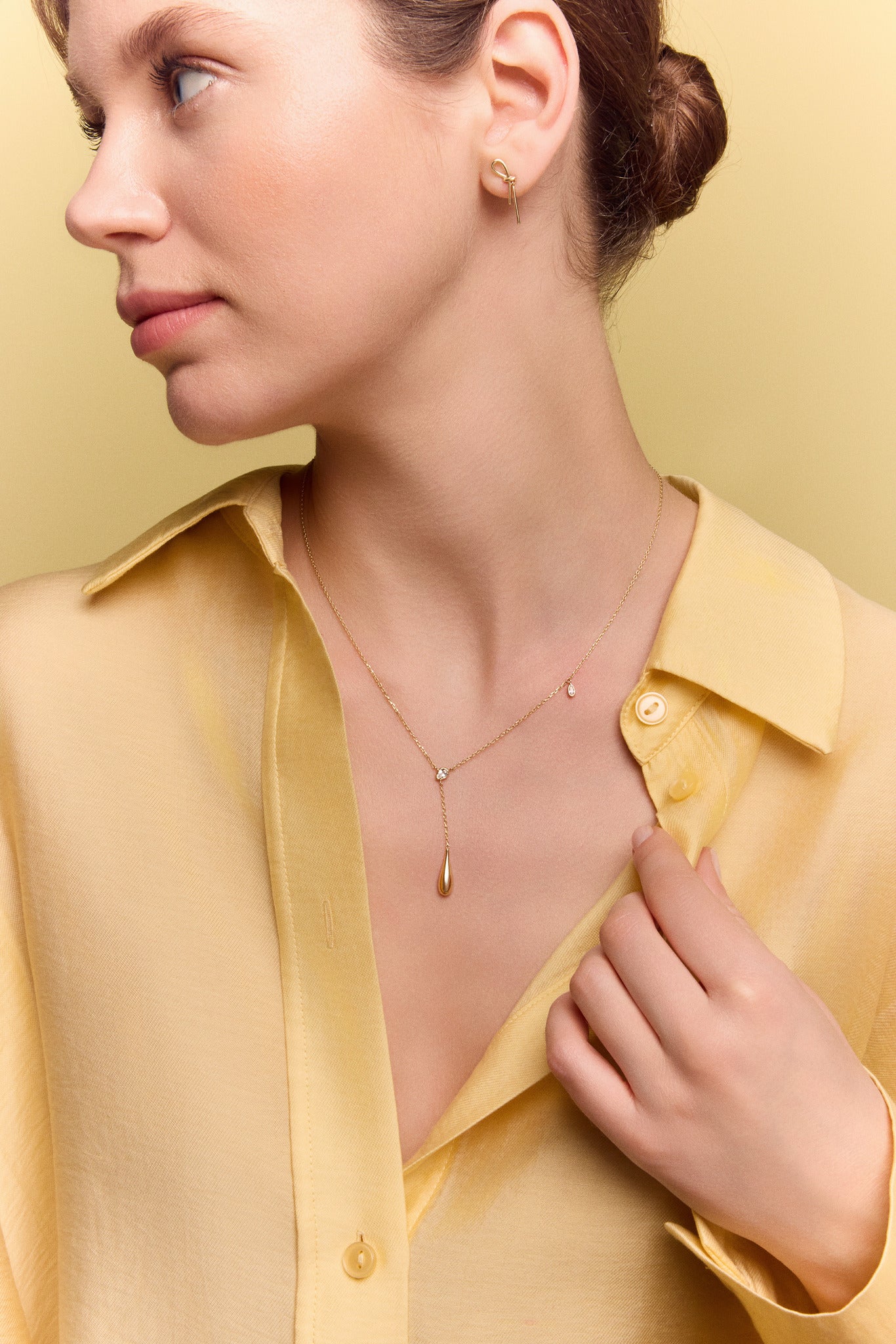 model wearing the gold lariat drop necklace